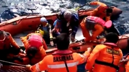 10 Selamat, 3 Masih Dicari dalam Insiden Tenggelam  Kapal Kru 
