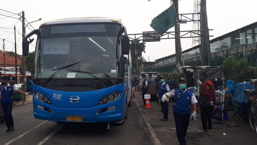 Naik KRL Antre 1 Jam Warga Bogor Beralih ke Bus Gratis, Pasca Antrean Mengukar di Stasiun Bogor