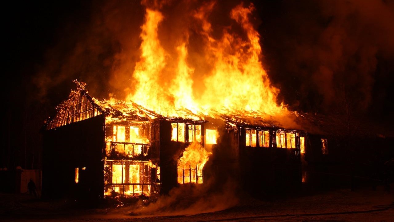 Kebakaran Gudang Bahan Bangunan di Sitaro, Kerugian Capai 1 Miliar