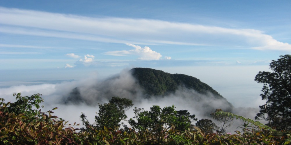 Gunung Salak di Jawa Barat, Menyimpan Misteri Keberadaan Harta Karun Peninggalan Belanda, ini Ceritanya