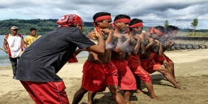 Kisah Mistis Permainan Bambu Gila dari Maluku yang Diisi Kekuatan Gaib