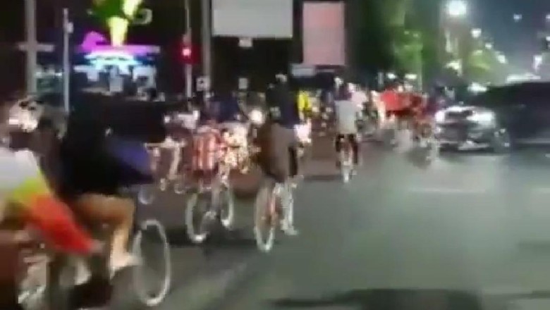 Viral Rombongan Pesepeda Cuek Terobos Lampu Merah