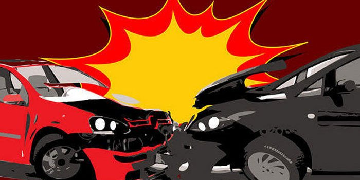 Diduga Langgar Lampu Merah, Mobil Toyota Yaris Adu Bateng Dengan Mobil Daihatsu Xeni di Kenuningan, Jaksel