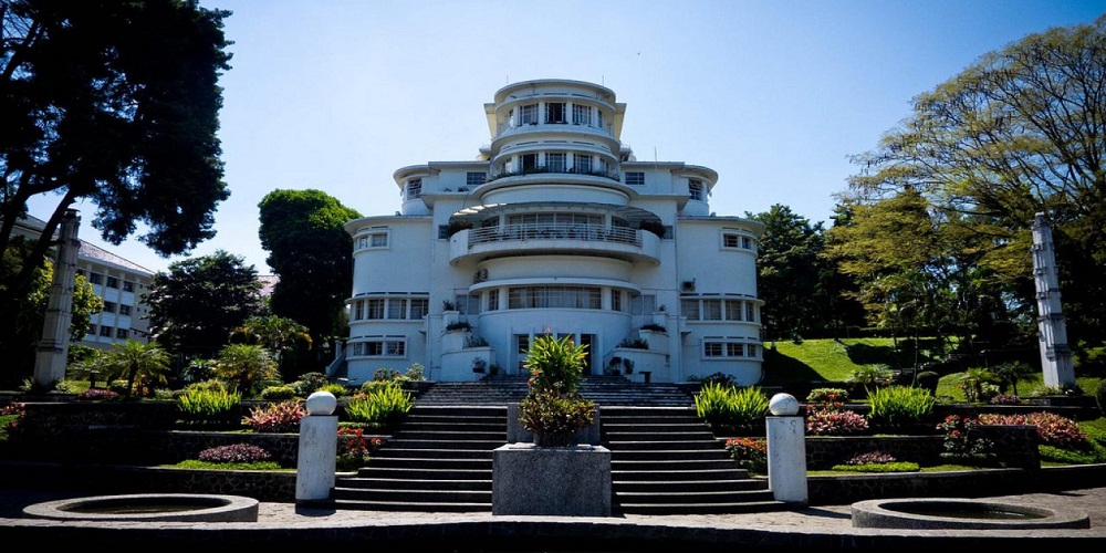 Kisah Seram Suara Dentingan Piano yang Menandakan Keberadaan Hantu di Villa Isola Jawa Barat