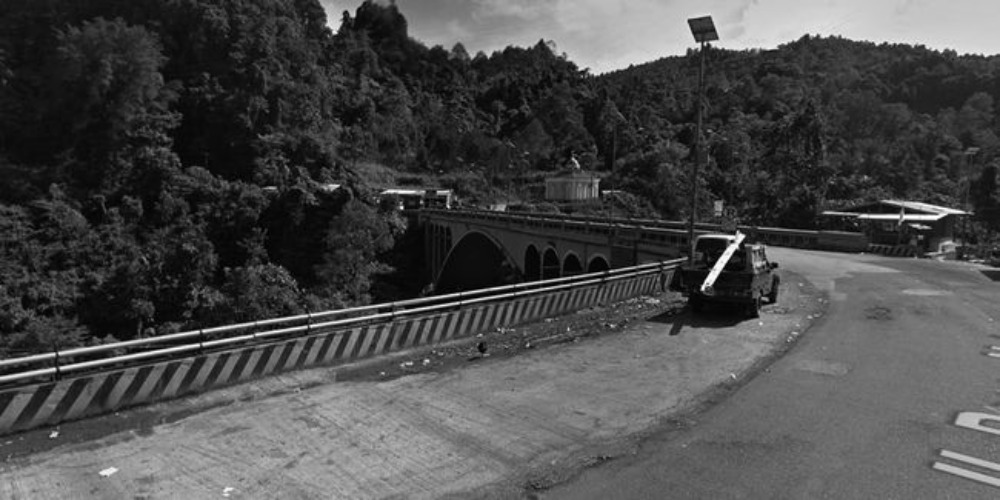Seram! Daftar Jembatan Angker dari Sabang Hingga Marauke