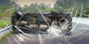 Kecelakaan Mobil Boks di KM 16 Tol Bekasi Arah Jakarta
