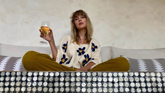 Murah Banget, Taylor Swift Luncurkan Koleksi Kardigan Seharga Rp713 Ribu, Begini Penampakannya