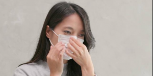 5 Cara Mengatasi Bau Mulut saat Memakai Masker