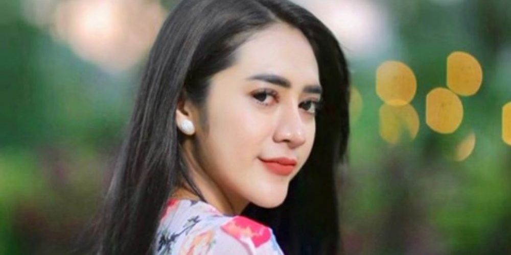 Profil Vernita Syabilla, Kerap Tampil Seksi, Model Majalah ...