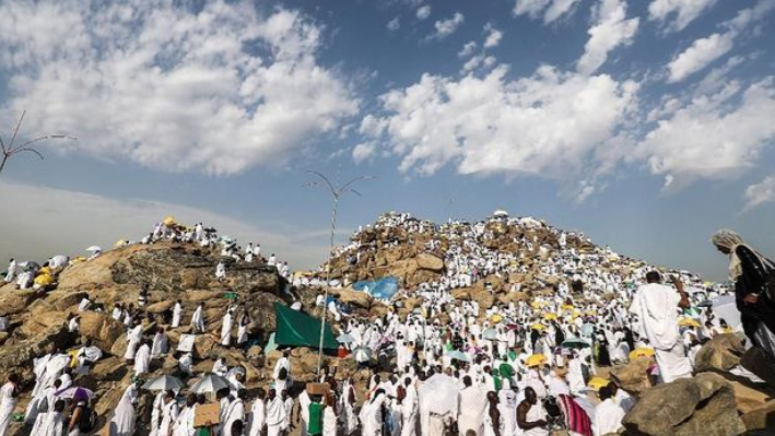 Di Tengah Pandemi, Jemaah Haji Wukuf di Arafah