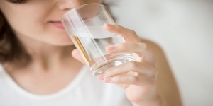 Patut Dicoba! Ini 5 Manfaat Minum Air Putih Setelah Bagun Tidur Untuk Kesehatan
