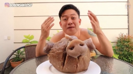 Viral Youtuber Ini Bikin Bakso Hidung Babi yang Kontroversial