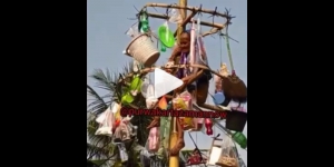 Viral Video Nenek 60 Tahun Ikut Panjat Pinang Setinggi 6 Meter di Purwakarta