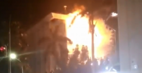 Viral Video Kebakaran Gedung Kejaksaan Agung, Api Melalap Lantai Atas Gedung