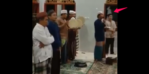 Viral, Hantu Pocong Terlihat di Masjid dan Gegerkan Warganet