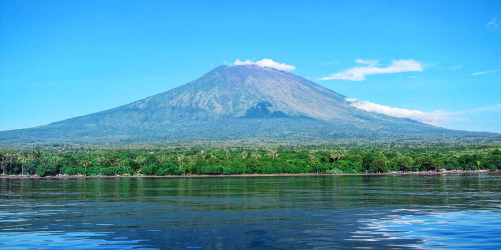 Deretan Cerita Misteri Gunung Agung di Bali, dari Anjing Penunjuk Jalan hingga Keberadaan Kera Putih