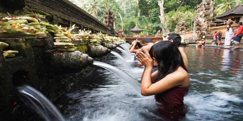 Mitos Pura Tirta Empul di Bali, Konon Dapat Wujudkan Keinginan, Begini Caranya