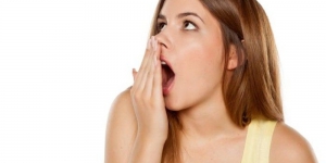 Tips Menghilangkan Bau Mulut dengan Sederhana