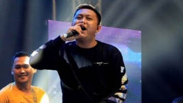 Lirik Lagu Lengkap Sampe Tuwek Denny Caknan dan Terjemahannya