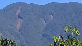  Potret Fenomena Gunung Salak Terbelah Dua, BNPB Harap Warga Waspada