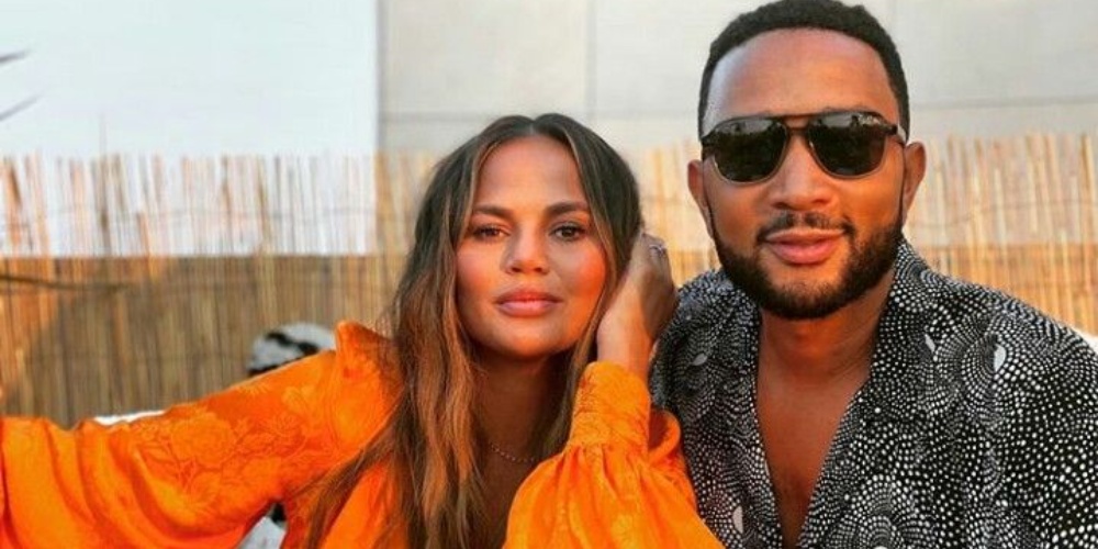 Fakta-fakta Bayi Ketiga Chrissy Teigen Meninggal Usai Alami Pendarahan