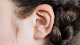 Tips Menghilangkan Rambut di Telinga