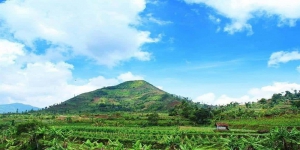 Kisah Misteri Gunung Lalakon, Gunung Piramida dari Jawa Barat yang Bikin Merinding