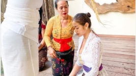 Mengenal Melukat, Upacara Adat Bali yang Dilakukan Jessica Iskandar atau Jedar