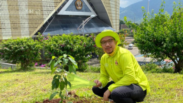 Waketum IKA UNPAD, Adrian Zakhary Ikut Dalam Acara Tanam Pohon di Gedung Rektorat