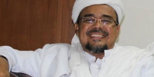 Jaga Ketat Kediaman Habib Rizieq, Laskar FPI Hadang Polisi saat Antar Surat Panggilan