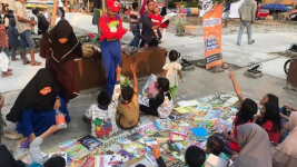 Salesman Adi Sarwono Undang Presiden Jokowi untuk Peresmian Rumah Literasi Busa Pustaka