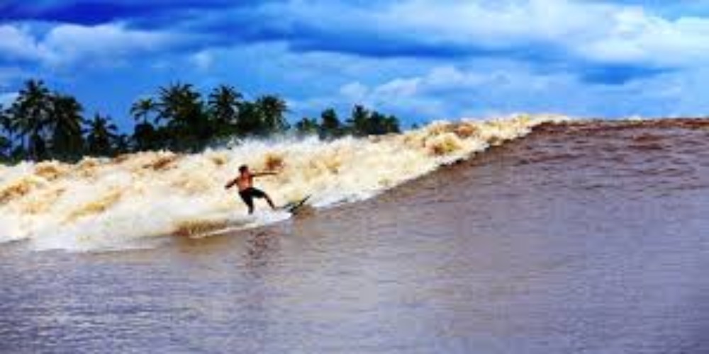 Cerita Misteri Ombak Berguling-guling Bono di Sungai Kampar, Konon Ombak Perwujudan Tujuh Hantu 