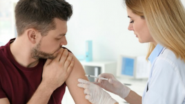 Kisah Dokter yang Alami Kebal Virus Corona Pasca Suntik Vaksin