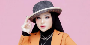 Potret Pose Herlin Kenza, Selebgram Cantik Asal Aceh yang Mirip Boneka Barbie