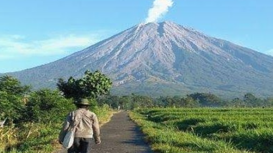 6 Lokasi Menarik Pendakian Gunung Semeru yang Hits Banget