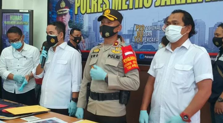 Alasan Polisi Periksa Kejiwaan Wanita Pelaku Oral Seks Halte Senen