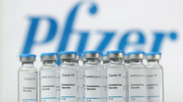 China Pertanyakan Keamanan Vaksin Pfizer untuk Orang Tua