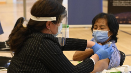 Vaksin Covid-19 Tahap 4 Tiba di Indonesia, Kemenkes Targetkan 1,5 juta Nakes Terima Vaksin