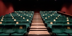 Kisah Mistis Sepasang Kekasih Nonton di Bioskop Angker, Alami Kejadian Seram ini