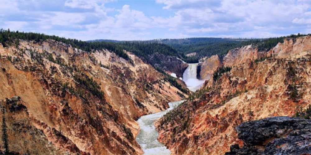 Mitos Air Terjun Yellowstone Amerika Serikat, Konon Beberapa Pengunjung Mengaku Mendegar Lagu Kematia