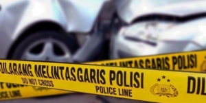 Mobil BMW Tabrak Alphard yang Parkir di Pinggir Jalan, 1 Orang Terluka
