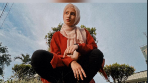 Potret Cantik Liyanur Zeftian, Si Foto KTP Cantik Pamer OOTD Pakai Hijab 