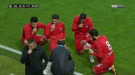 Laga Liga Turki Disetop, Pemain Buka Puasa di Lapangan 