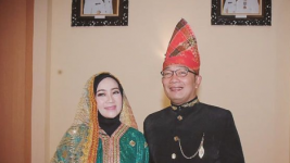 Hibur Sang Istri yang Cemberut, Ridwan Kamil Joget saat Pamit Kerja 