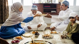 Memberi Makan Orang Berbuka Puasa, Ini Keutamaannya Menurut Islam 