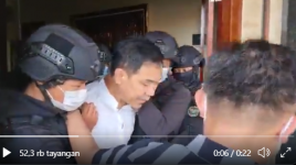 Detik-detik Penangkapan Munarman FPI, Ditarik dan Dipaksa Masuk ke Mobil