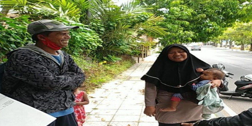 Sekeluarga Pemudik Nekat Jalan Kaki dari Gombong ke Bandung Akibat Tidak Ada Ongkos