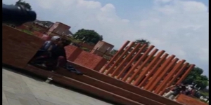 Sepasang Kekasih Terekam Kamera Mesum Siang Bolong di Alun-alun,  Ini Videonya