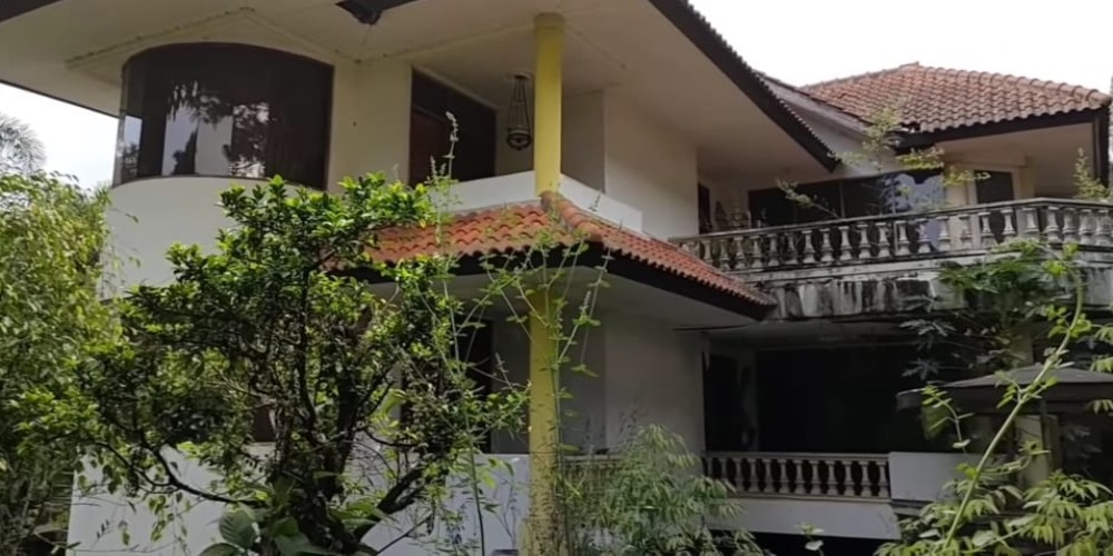 Cerita Mistis Rumah Mewah Terbengkalai di Parongpong, Dicap Angker hingga Warga Kerap Mengalami Hal Ganjil