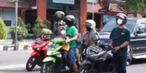 Viral Video Pemotor Rela Turun dari Kendaraan saat Mendengar Lagu Garuda Pancasila, Netizen: Salut